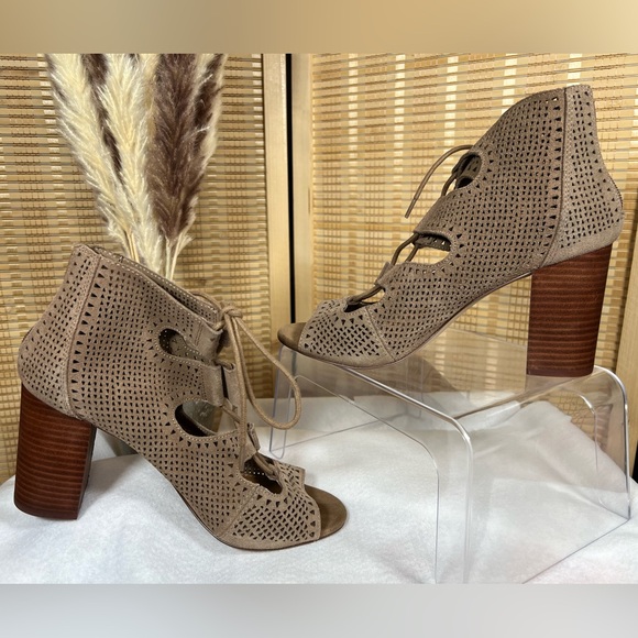 Crown Vintage “Eralicia” Bootie, Size 9 - Picture 2 of 8